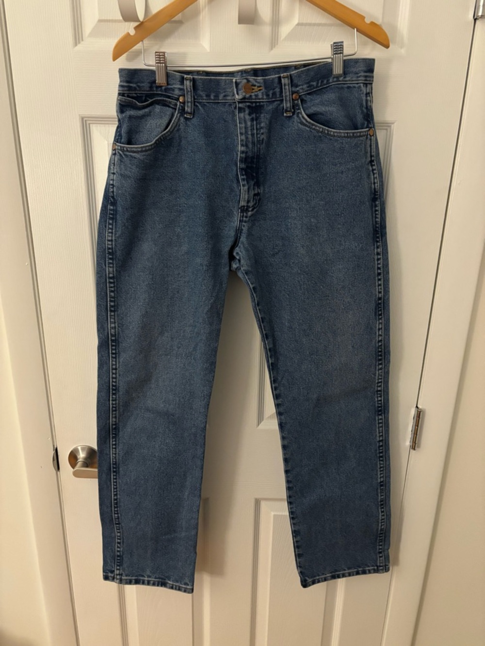 Wrangler Relaxed Straight-Leg Jeans in Medium Blue